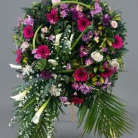 Corona funebre de pie