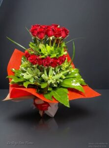 Ramo vertical de rosas 