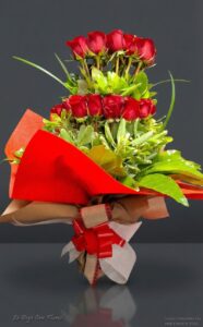 Ramo vertical de rosas 