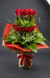 Ramo vertical de rosas 