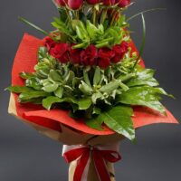 Ramo vertical de rosas 