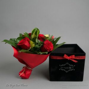 Ramo de rosas en caja delivery