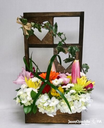 Flores variadas en base de corazón