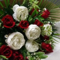 Peonias y rosas