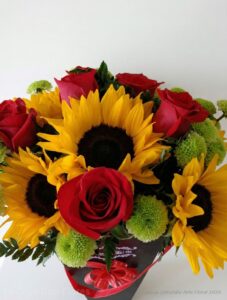 Rosas y girasoles