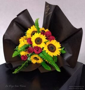 Ramo de girasoles y rosas