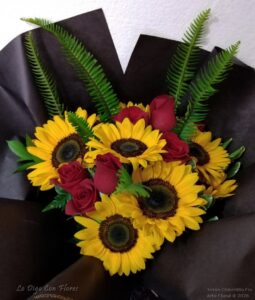 Ramo de girasoles y rosas