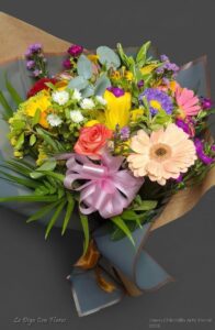 ramo de flores variadas alegre