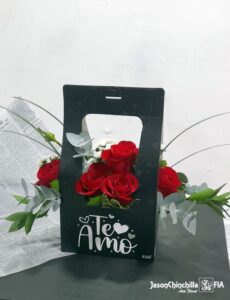 caja con rosas