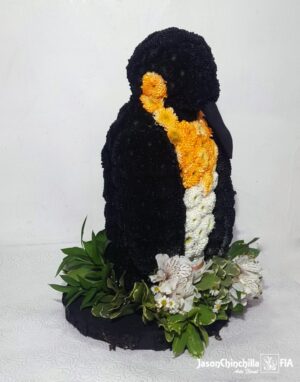 Pinguino con flores