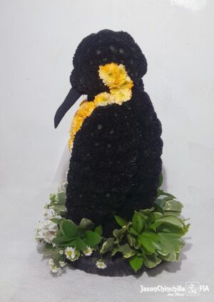 Pinguino con flores