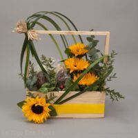 Caja con girasoles y fresas