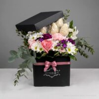 Caja con flores y fresas entrega a domicilio en San José
