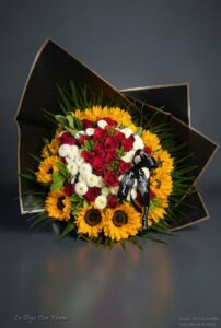 Buchón de Girasoles y rosas